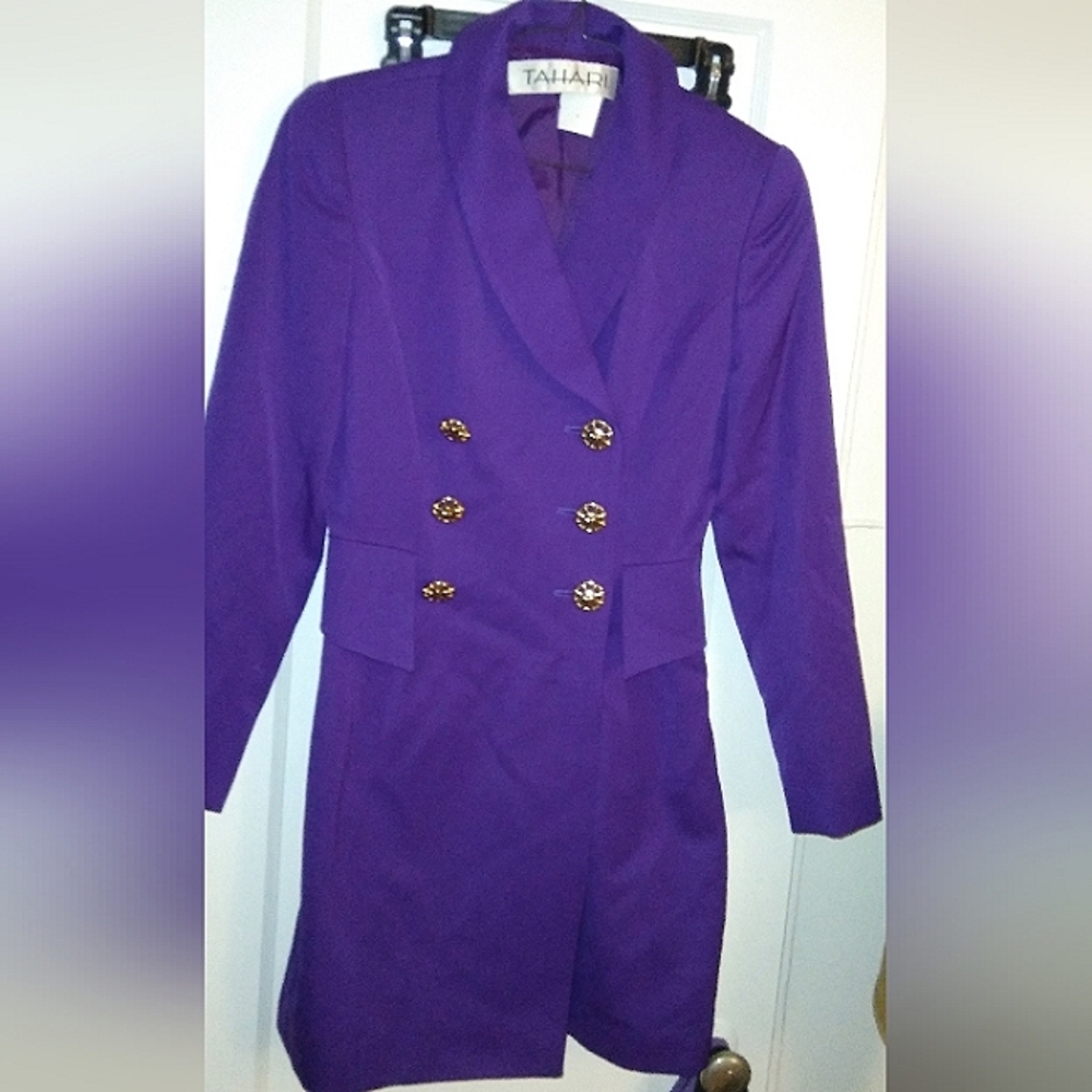 Rare Find> Tahari Vintage Long Blazer With Gold Accen… - Gem